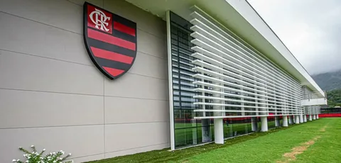 "Jogadores do Flamengo Realizam Reunião de 'Portões Fechados' às Vésperas da Final da Copa do Brasil: Clima Tenso no Ninho do Urubu"