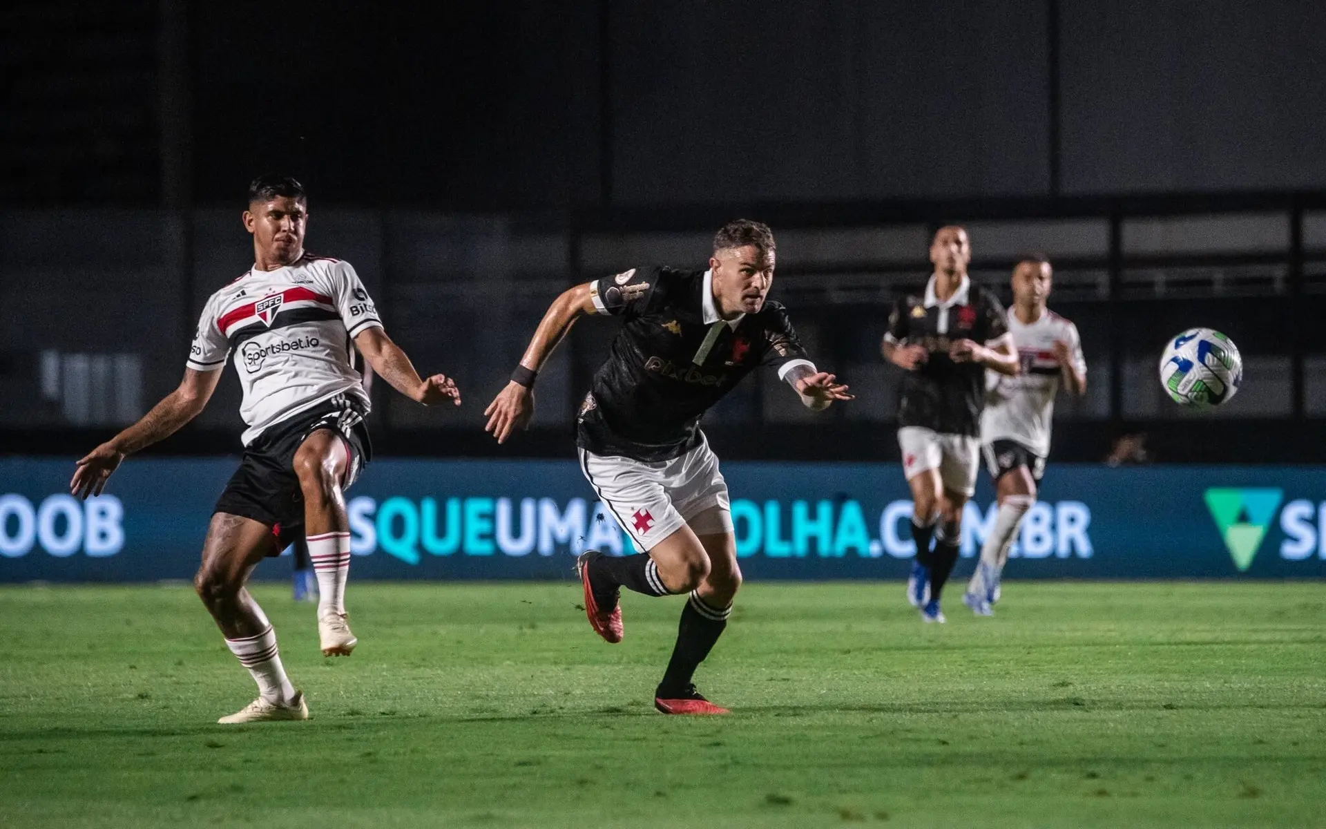 Vasco empata em 0 a 0 com o São Paulo e dorme fora da zona de rebaixamento