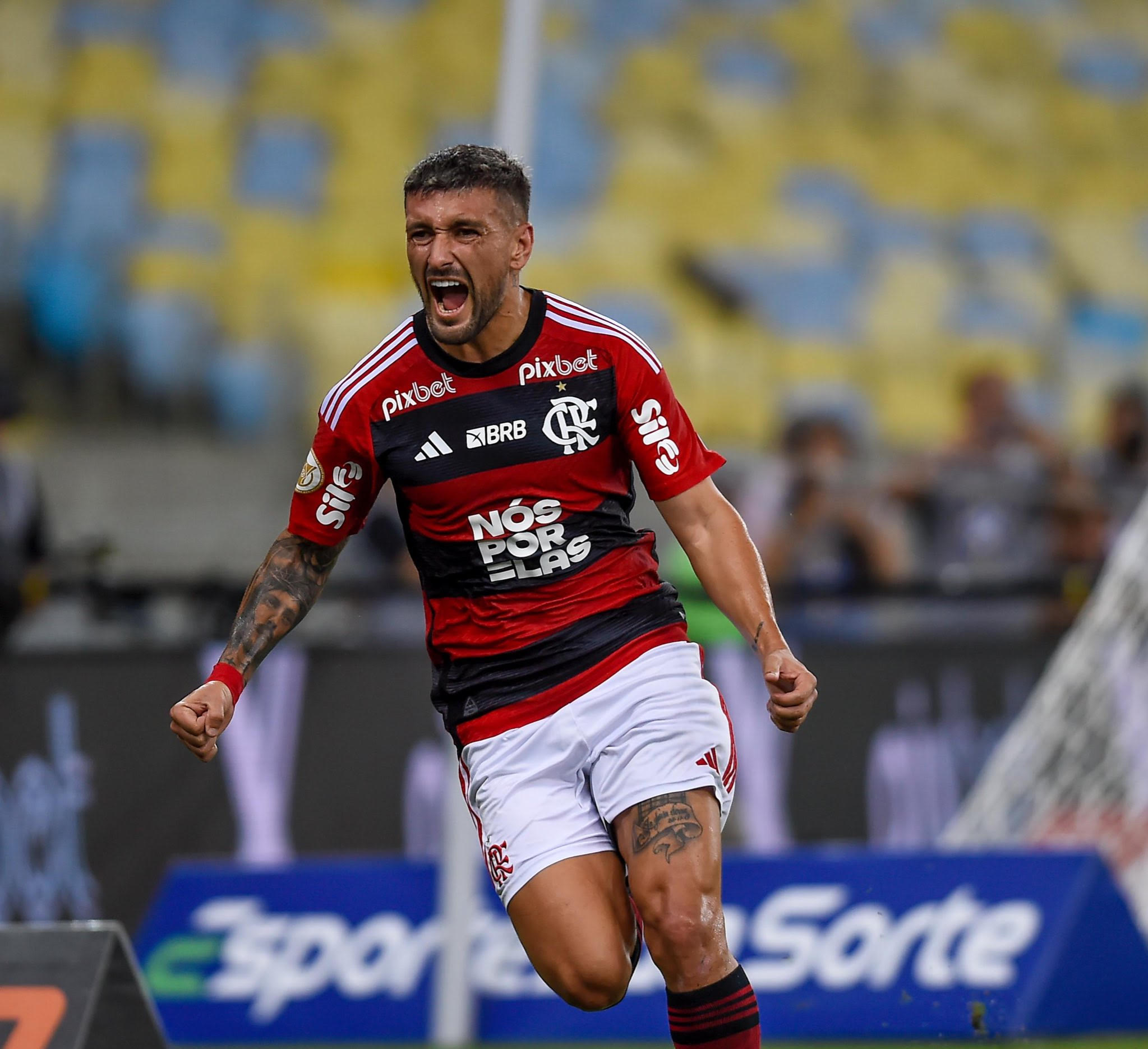 Flamengo dá chocolate de 3 a 0 no Palmeiras e entra na briga pelo título
