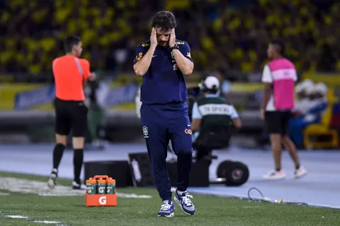 Seleção Brasileira perde de virada para Colômbia por 2 a 1