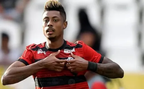 Flamengo anuncia renovação de contrato com Bruno Henrique até 2026