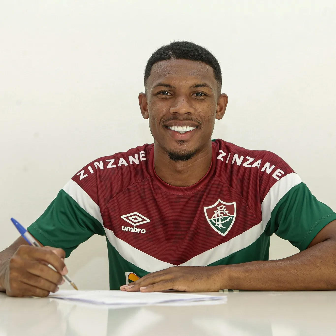 Fluminense compra 70% de Lelê