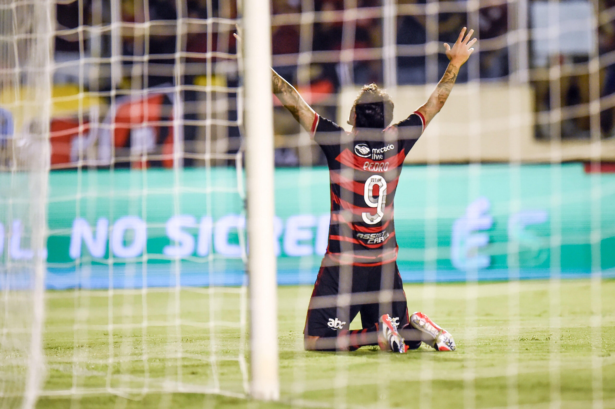 Flamengo lidera a ponta do Carioca após 8 rodadas