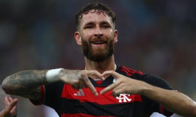 Flamengo vence o Botafogo por 1 a 0 com gol de cabeça de Léo Pereira