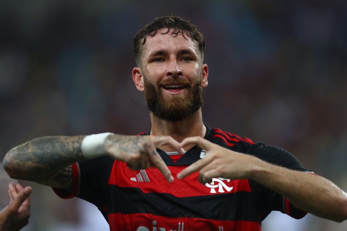 Flamengo vence o Botafogo por 1 a 0 com gol de cabeça de Léo Pereira