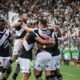 Jogadores do Vasco comemoram o gol contra o Grêmio