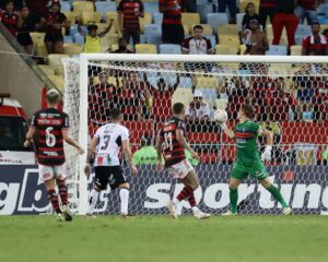 Defesa do goleiro do Palestino para evitar gol do Flamengo