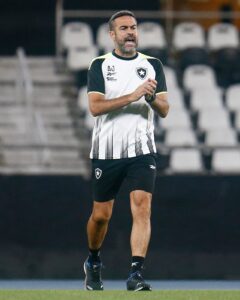 Botafogo se prepara para confronto diante do CAP.