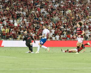 Everaldo do Bahia marca belo gol no Flamengo