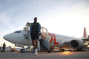 Barboza, do Botafogo, chegando a São Paulo