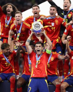 Espanhóis comemoram o tetracampeonato da Euro