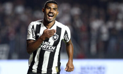 Cuiabano do Botafogo comemora seu gol