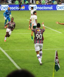 Árias e Serna celebram gol do Fluminense