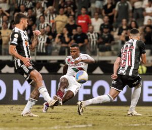 Arias marcou um belo gol na noite de hoje.