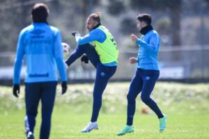 Braithwaite em treinamento pelo Grêmio.