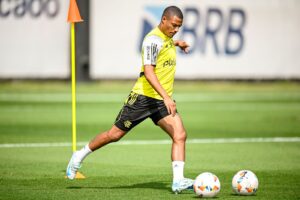 De la Cruz em atividade no treinamento do Flamengo.