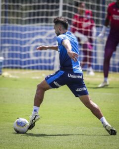 ER7 em atividade no treino do Bahia.