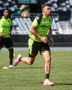 Hugo Moura treinando pelo Vasco da Gama.