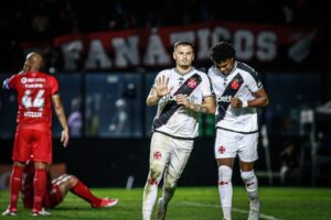 Hugo Moura fez grande partida e marcou o gol que deu a vitória ao Vasco da Gama.