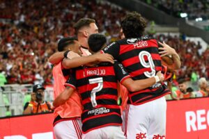 Jogadores comemoram gol Rubro Negro | Foto: CR Flamengo/ Marcelo Cortes via X.