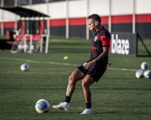 Jogador do Altético-GO finaliza preparação para pegar o Vasco.