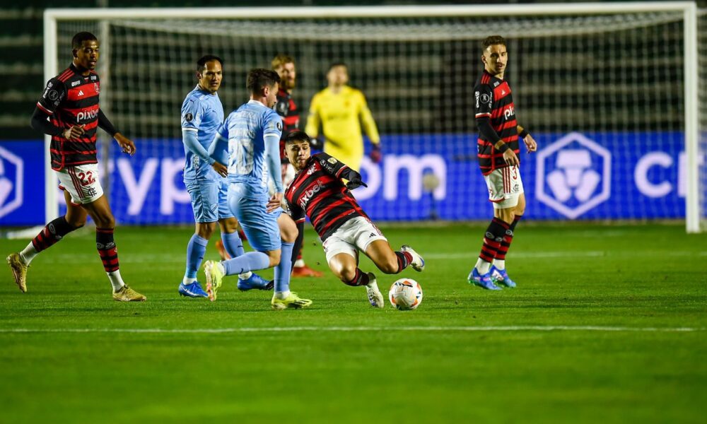 Luiz Araujo do Flamengo correu muito o campo todo.