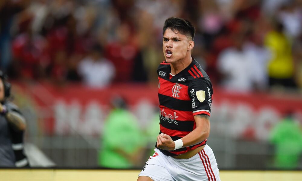 Luiz Araújo fez chover pelo Flamengo.