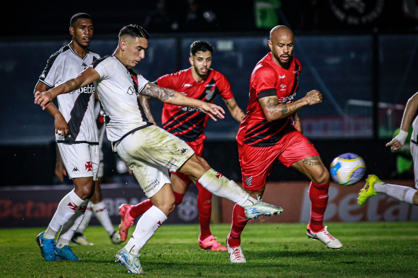 Puma fez gol de placa para o Vasco da Gama.