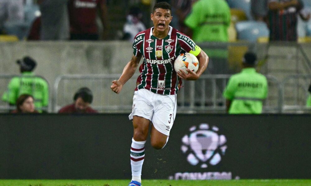 Thiago Silva marcou o primeiro gol do Fluminense.