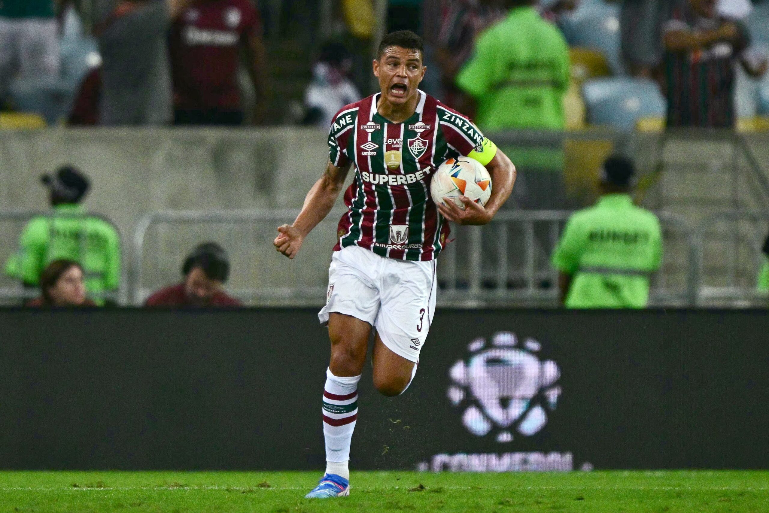 Thiago Silva marcou o primeiro gol do Fluminense.