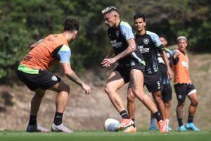 Tiquinho será o centroavante titular do Botafogo.