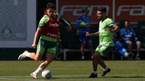 Jogadores do Palmeiras no treino.