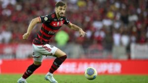 Viña pode ficar de fora do restante da temporada do Flamengo.