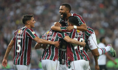 Jogadores do Flu comemoram vitória.