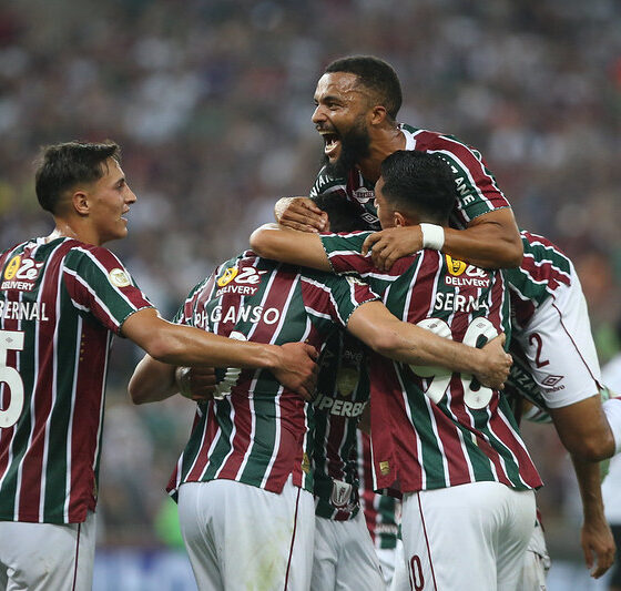 Jogadores do Flu comemoram vitória.