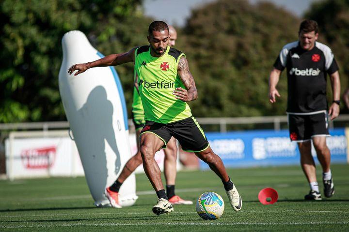 Vasco treina em Belo Horizonte para enfrentar o Galo pelo jogo de ida na Copa do Brasil 