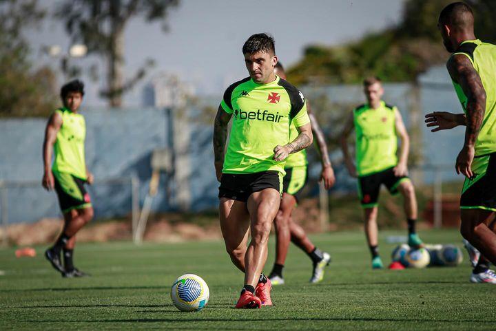 Vasco treina em Belo Horizonte para enfrentar o Galo pelo jogo de ida na Copa do Brasil 