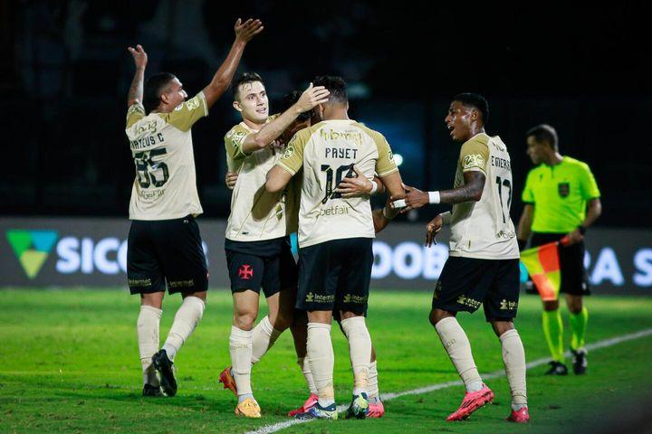 Vasco vence o Bahia por 3 a 2 e sobe para nona posição 