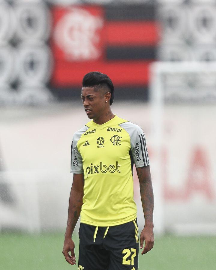 Bruno Henrique que não jogou contra o Atlético-MG devido suspensão, está sendo investigado pela Polícia Federal.