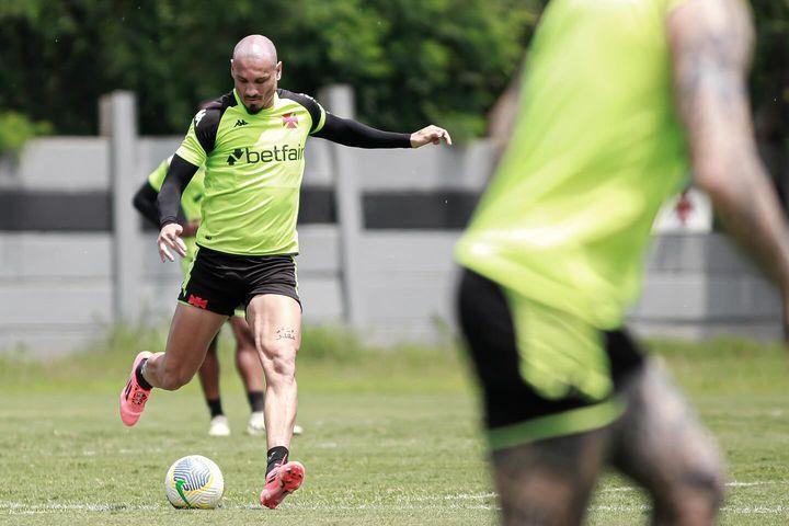 Vasco encara o Inter hoje às 20 horas buscando se afastar da zona de desconforto 