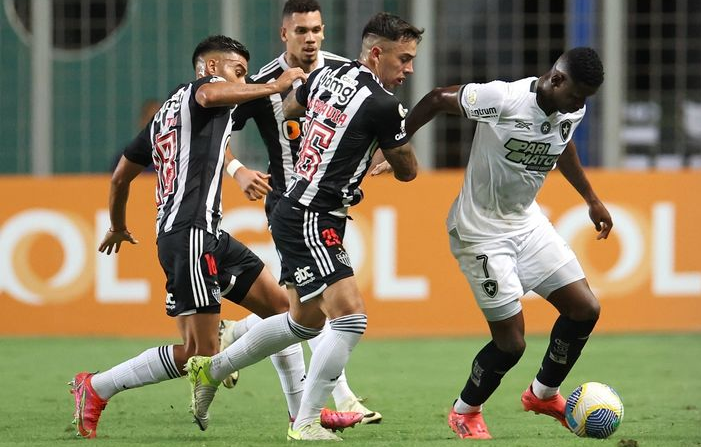 Botafogo empata com o Atlético-MG em 0 a 0 e vê vantagem cair para os adversários diretos 