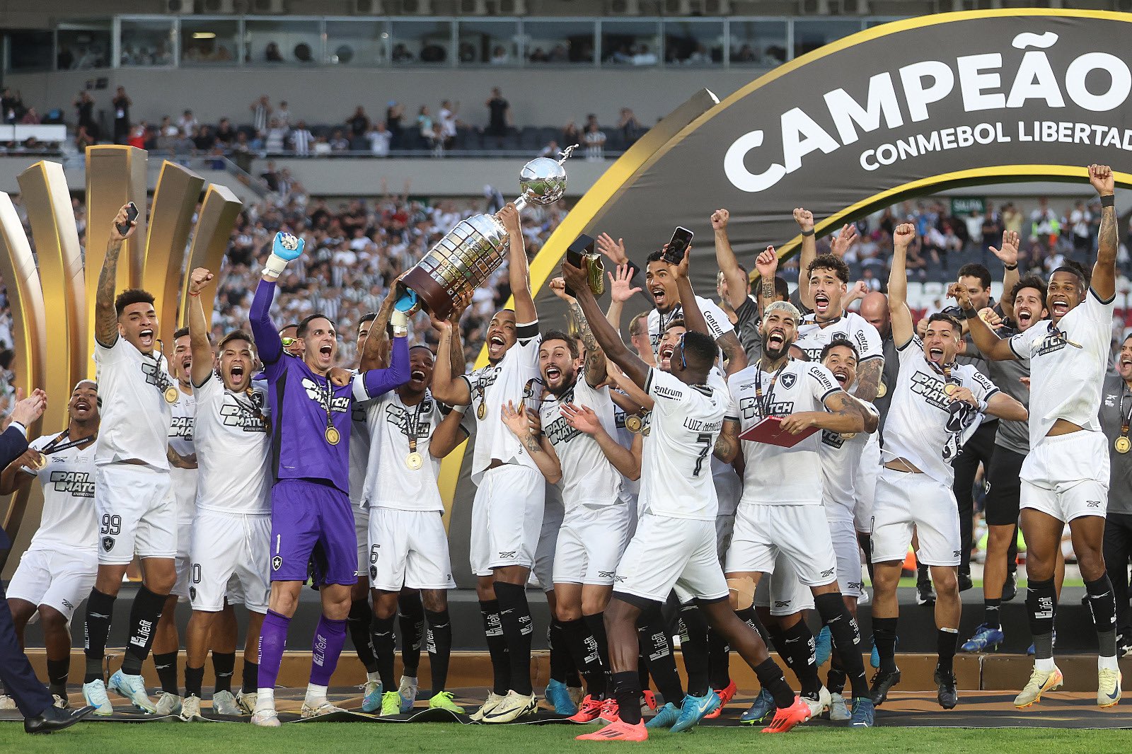 Botafogo vence o Atlético-MG por 3 a 1 e conquista a Glória Eterna