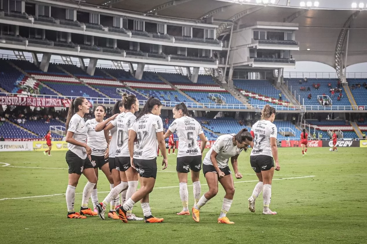 Corinthians vence o América de Cali em jogo mais complicado do que o placar sugere